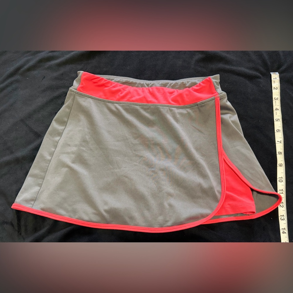 Like New Large Girls Tennis Skirt Sizing in Pictures CUTE No Stains Flaws Piling - Picture 7 of 10